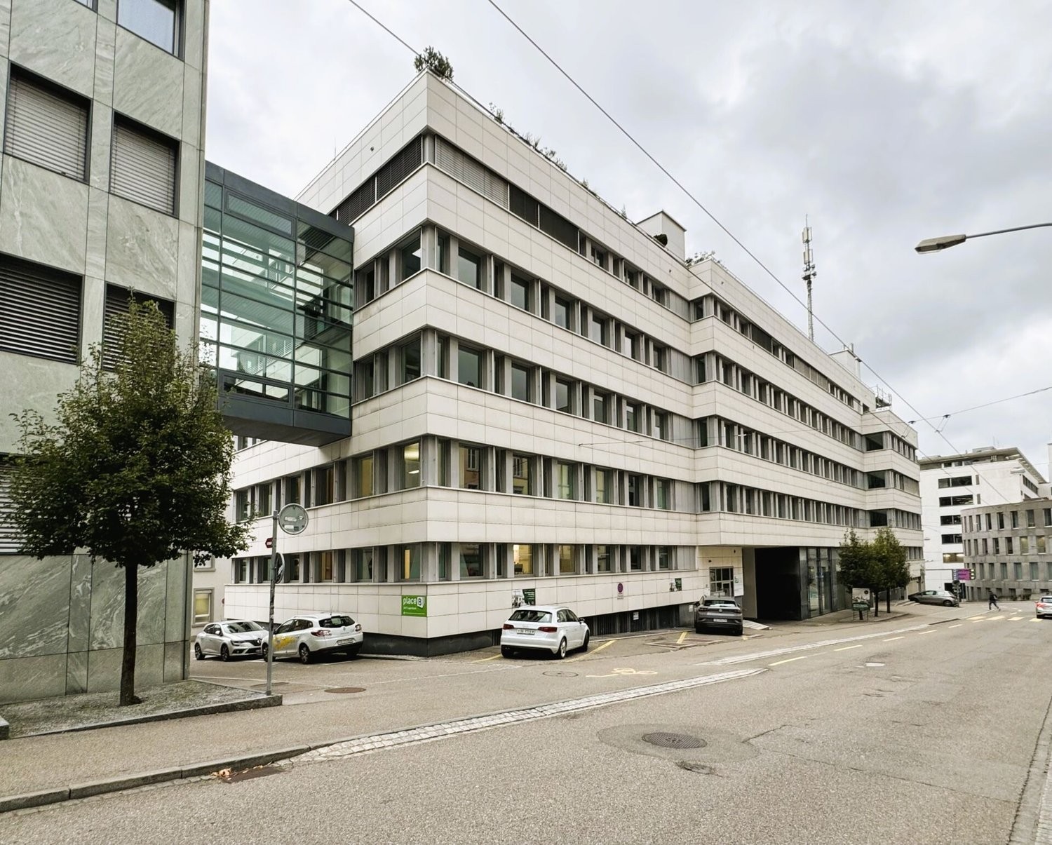107m² office