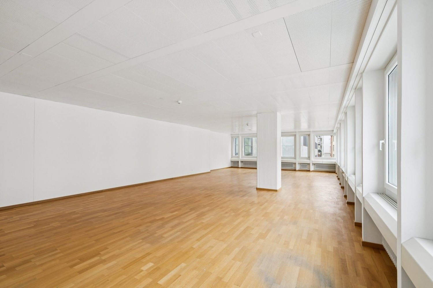 107m² office