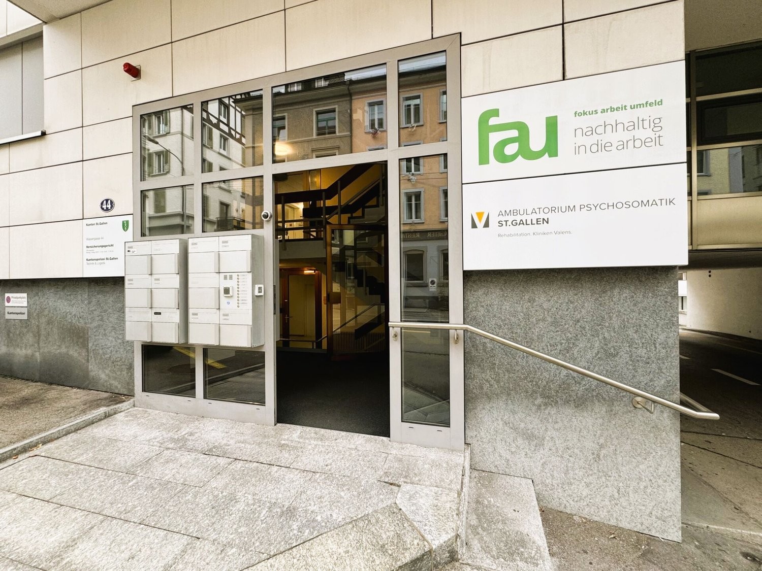 107m² office