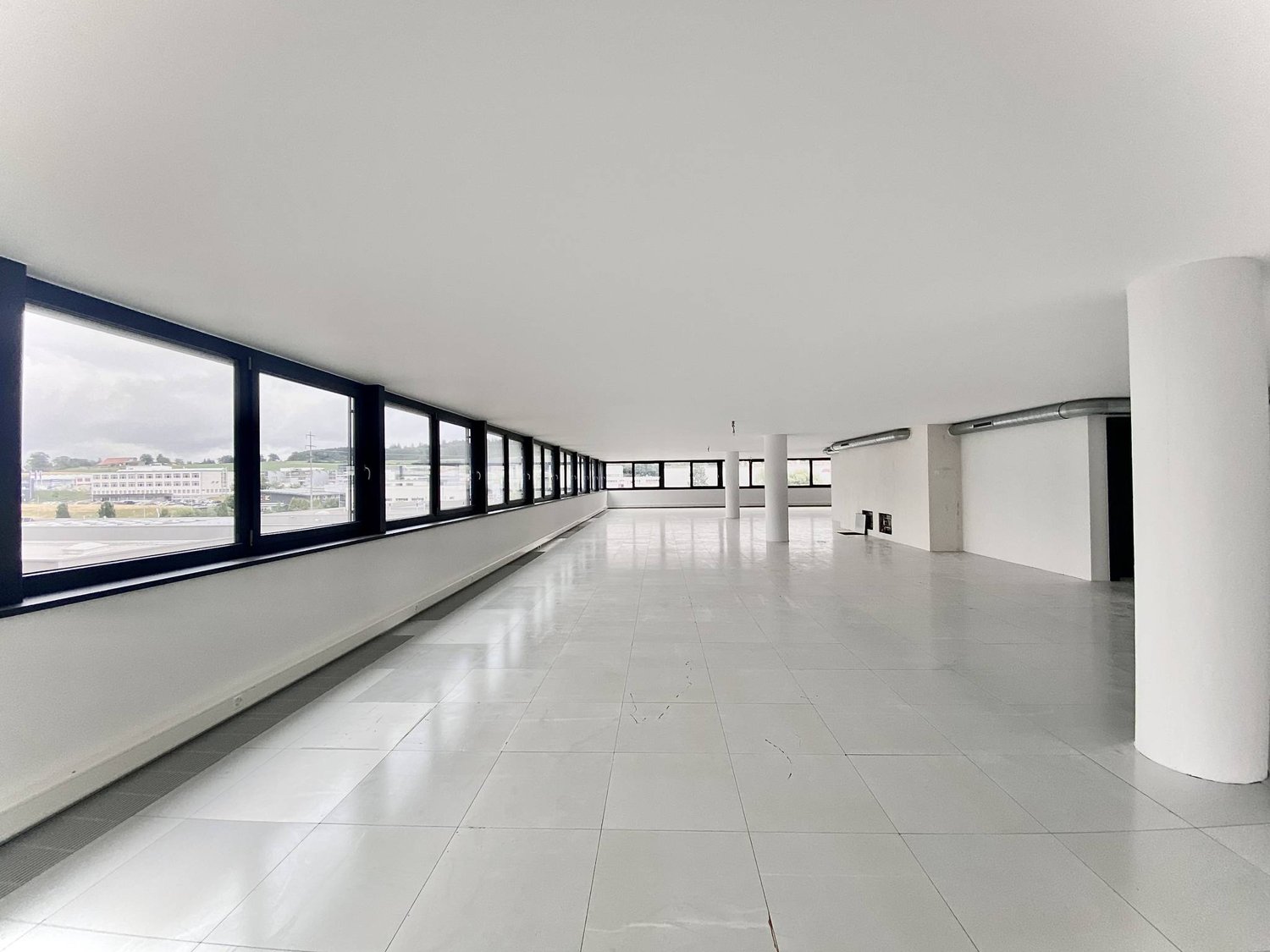 303m² commercial