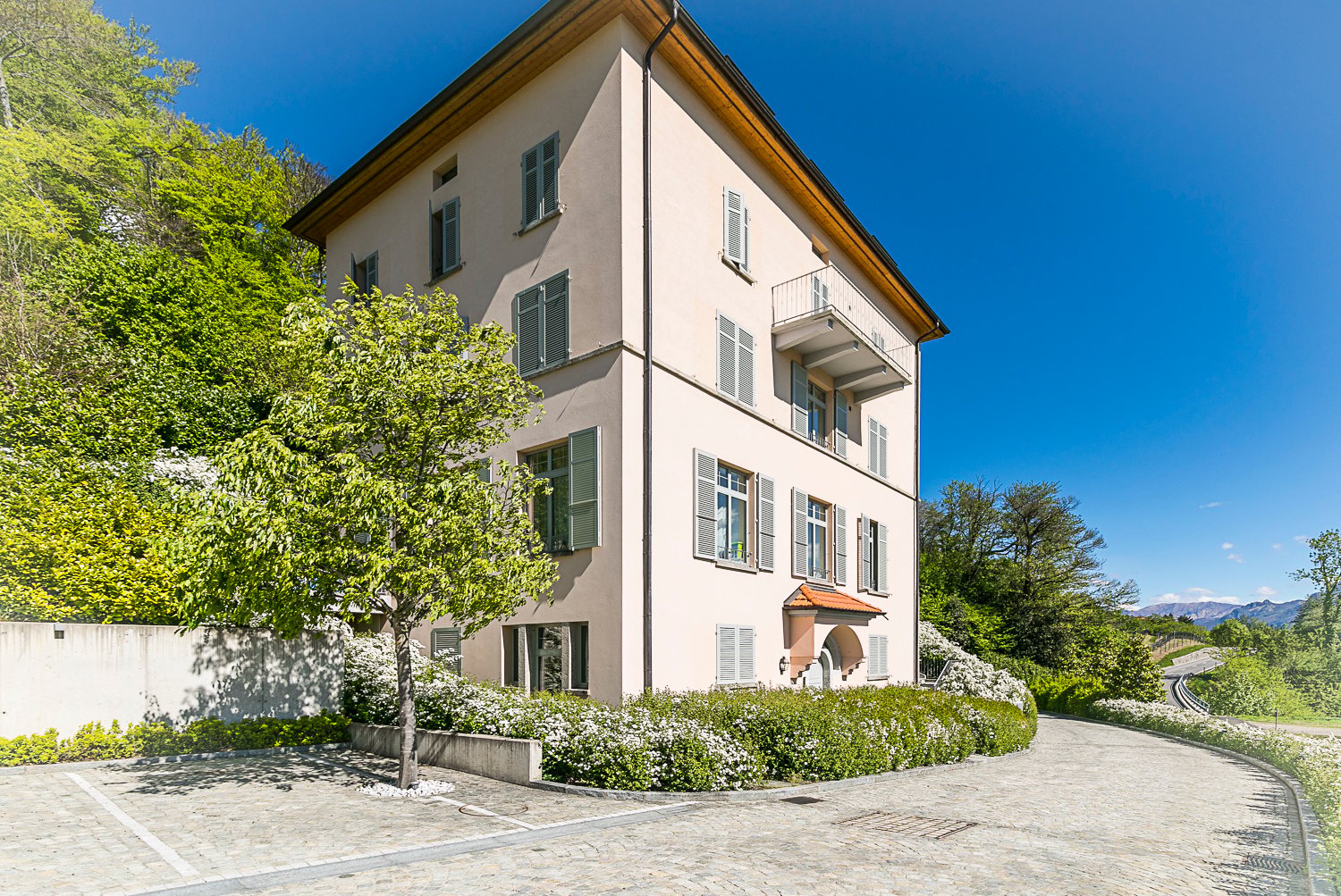 4 ½ Zimmer möblierte Wohnung
