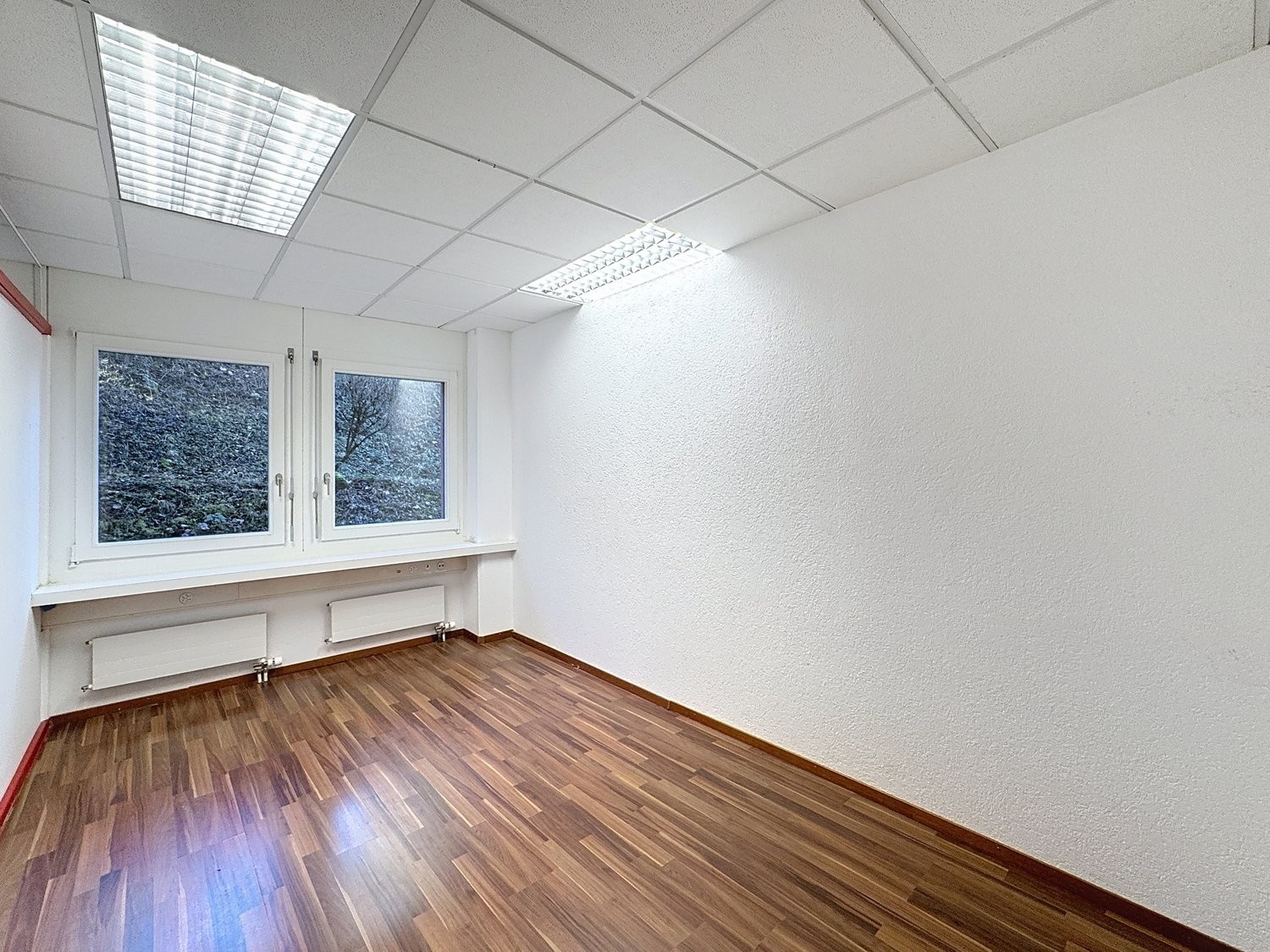 145m² shop