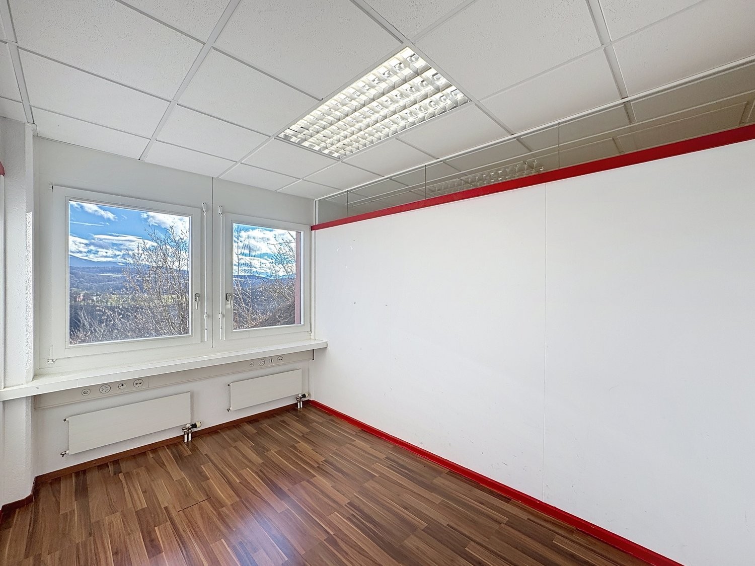 145m² shop