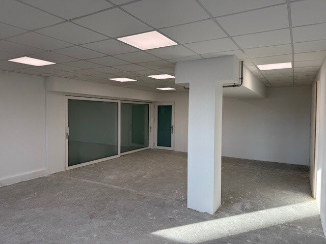 73m² commercial