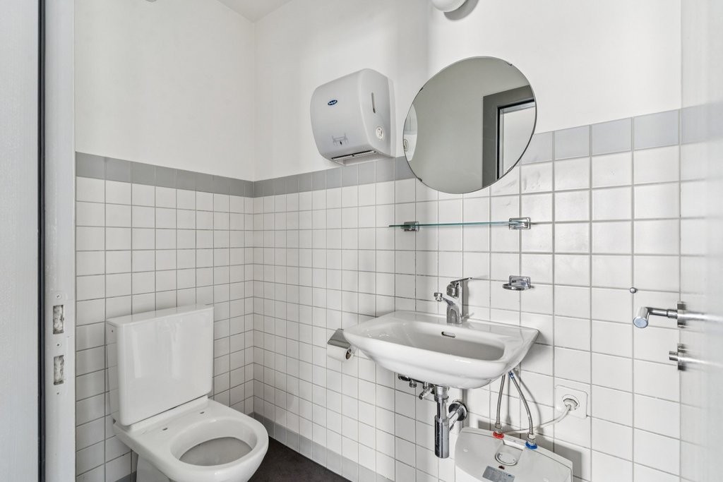 130m² office