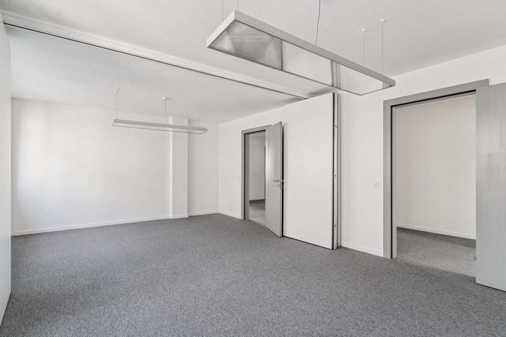 130m² office