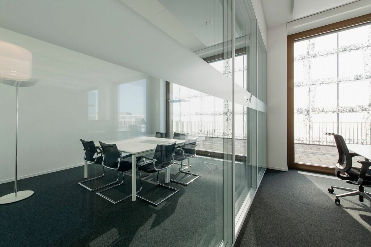 2795m² office