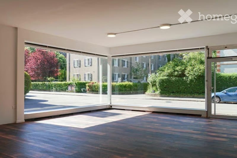 92m² commercial