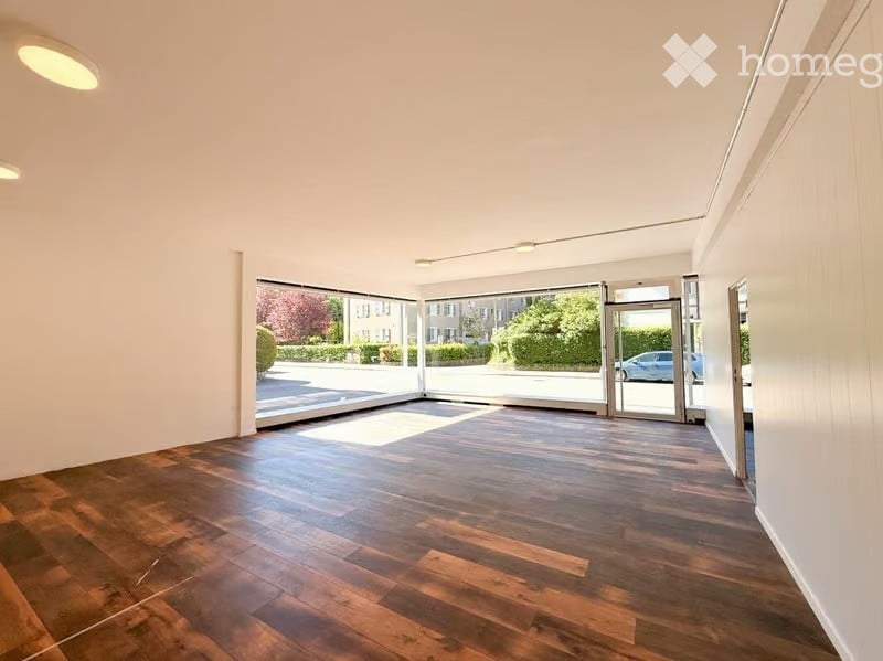 92m² commercial