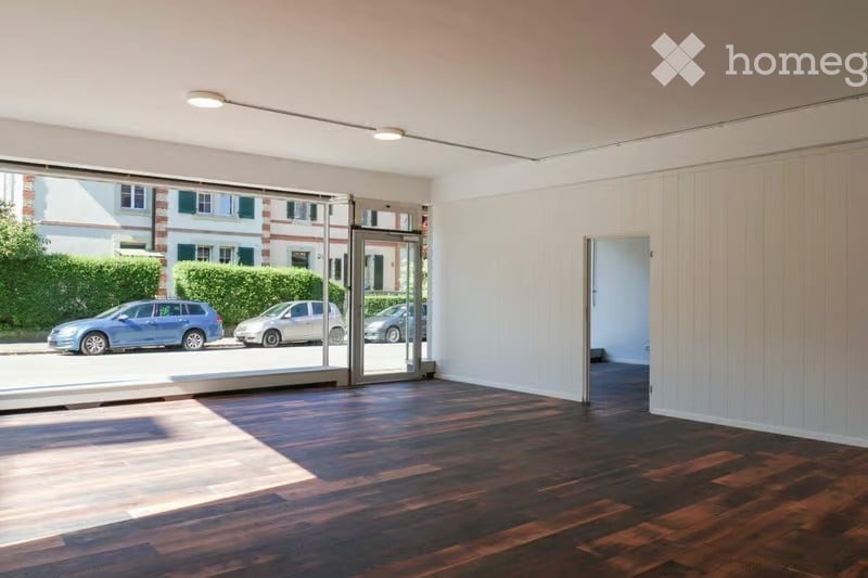 92m² commercial