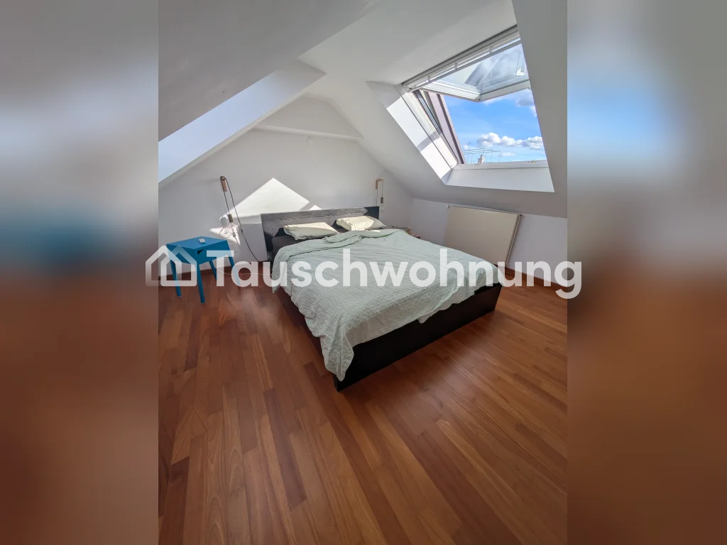 Bonjour ! Mon appartement douillet de 2,5 pièces (env. 65m2) dans le Kreis 10 à Wipkingen est disponible pour un échange. Super emplacement ! Il s'agit d'un appartement en duplex avec terrasse sur le toit privée (40m2). Notre loyer est actuellement de 2360CHF net. Nous recherchons quelque chose de t