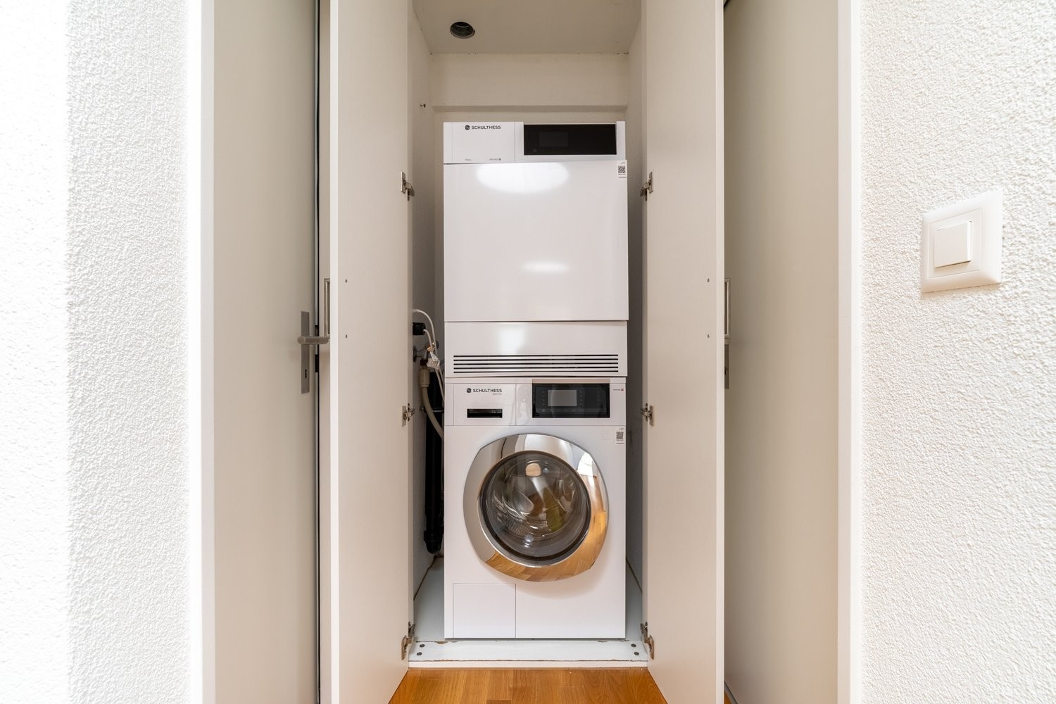 5 rooms apartment