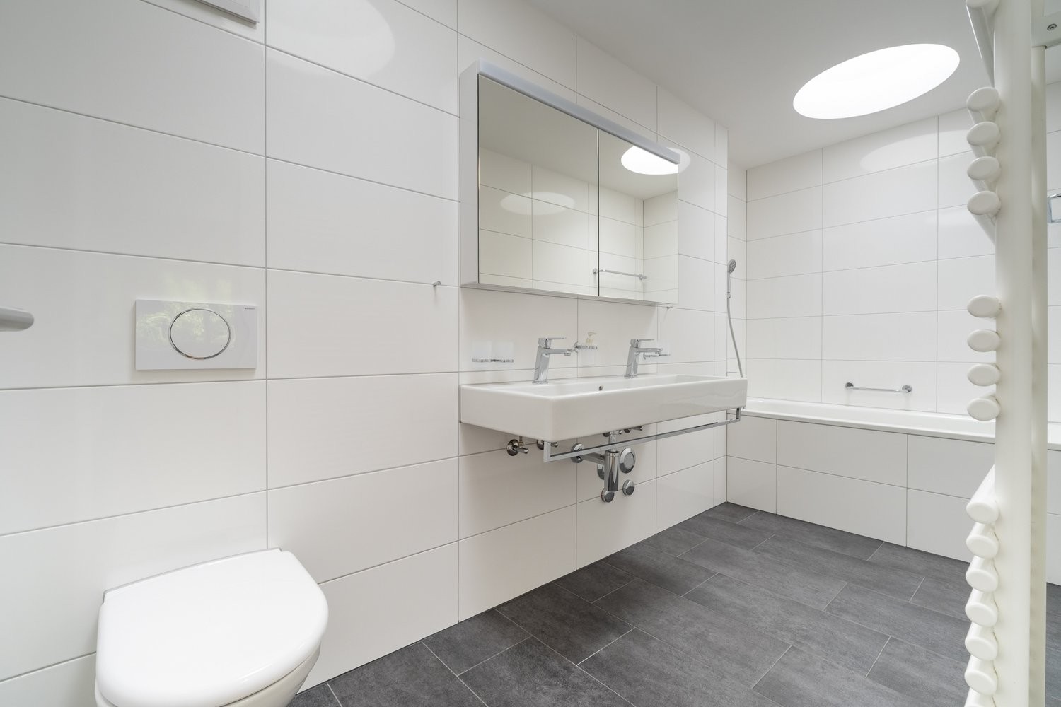 5 rooms apartment