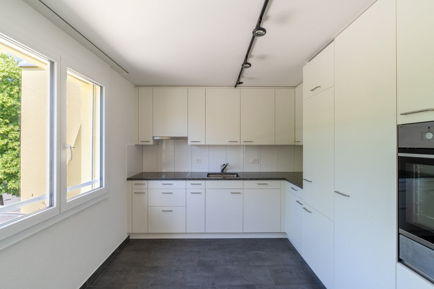 5 rooms apartment