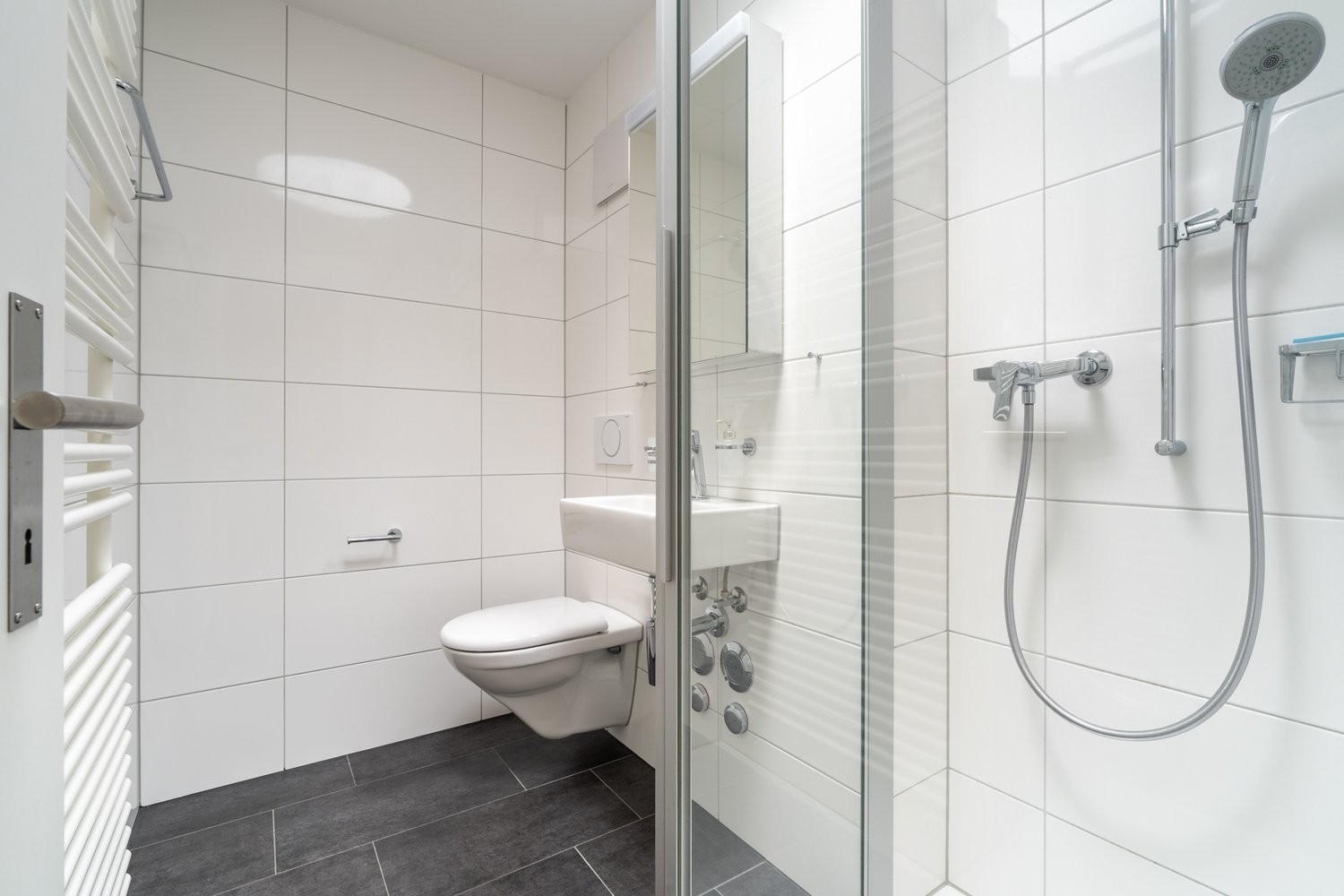 5 rooms apartment