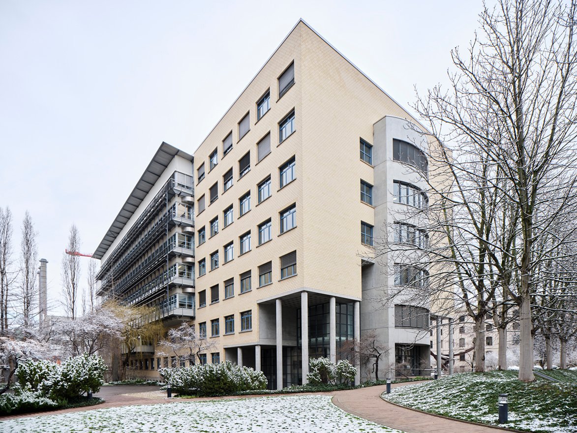 86m² commercial