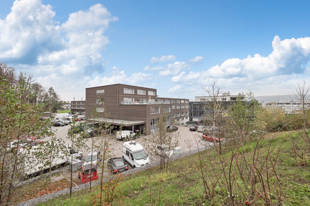 402m² commercial