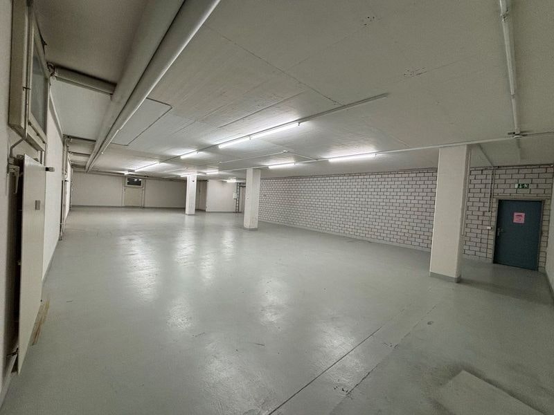 1158m² storage room