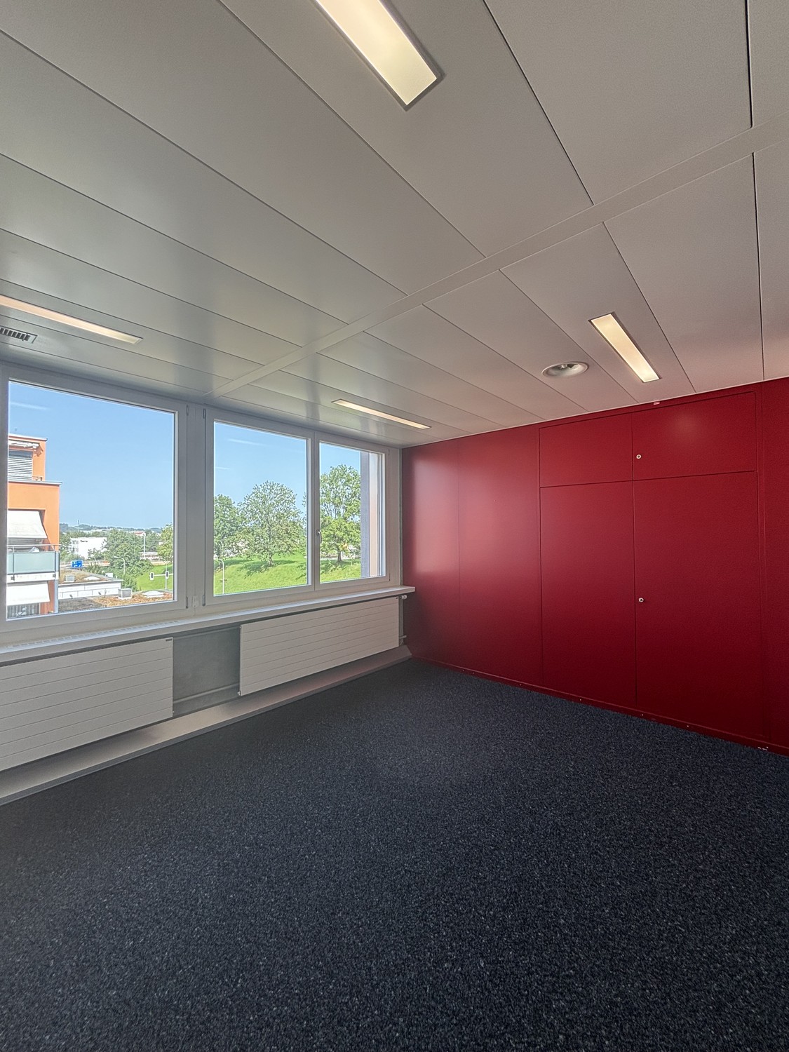 384m² office