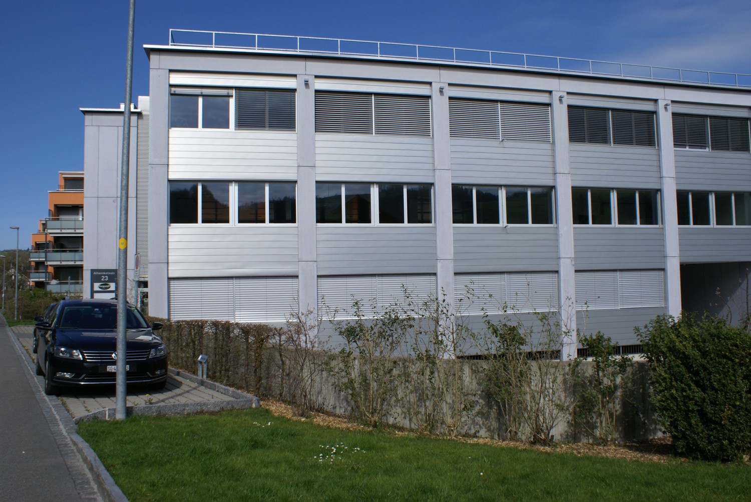 384m² office