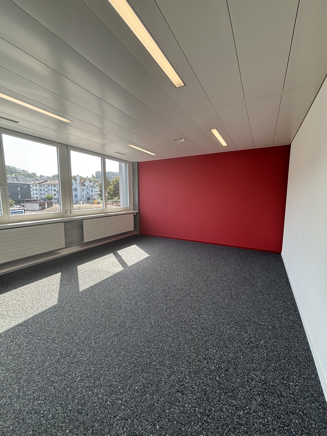 384m² office