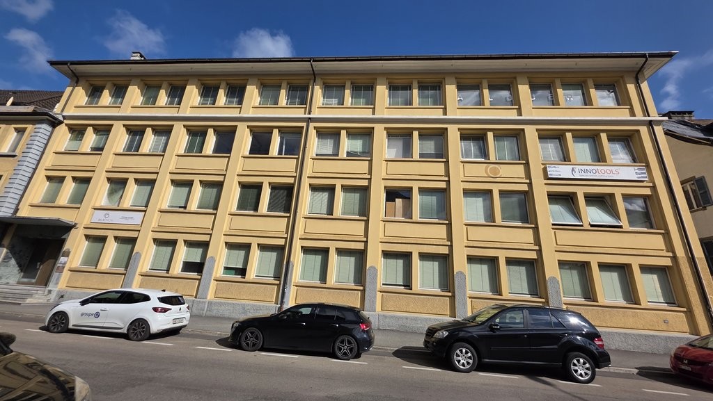 120m² commercial