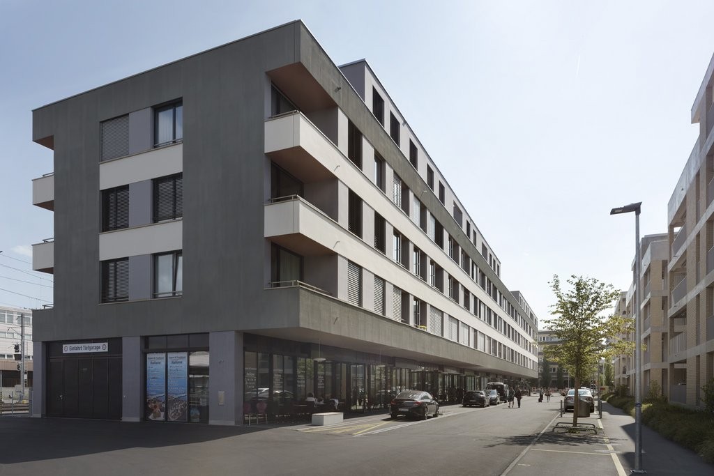 103m² commercial