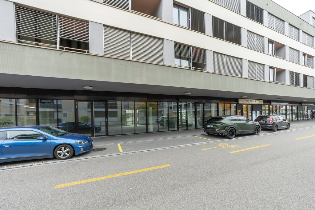 103m² commercial