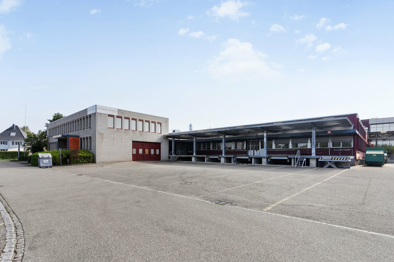 560m² commercial
