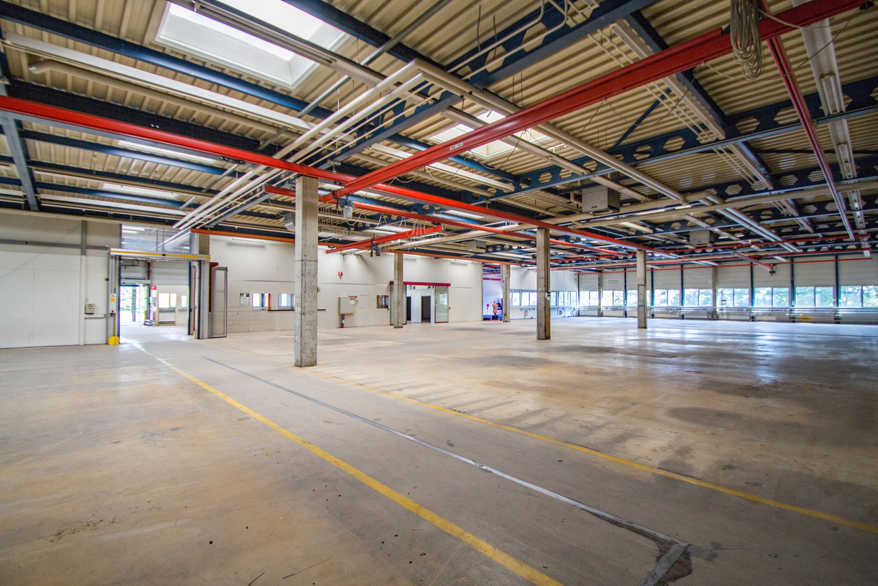 560m² commercial