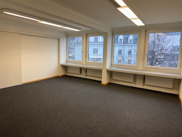 295m² office