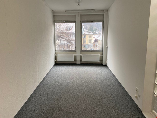 295m² office