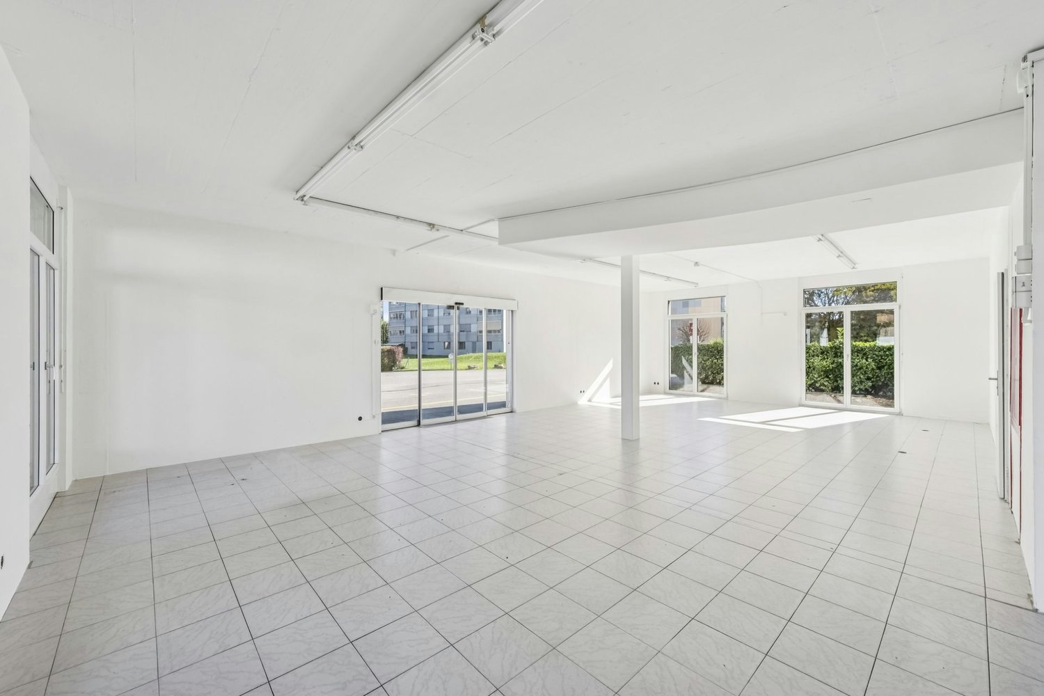 157m² commercial
