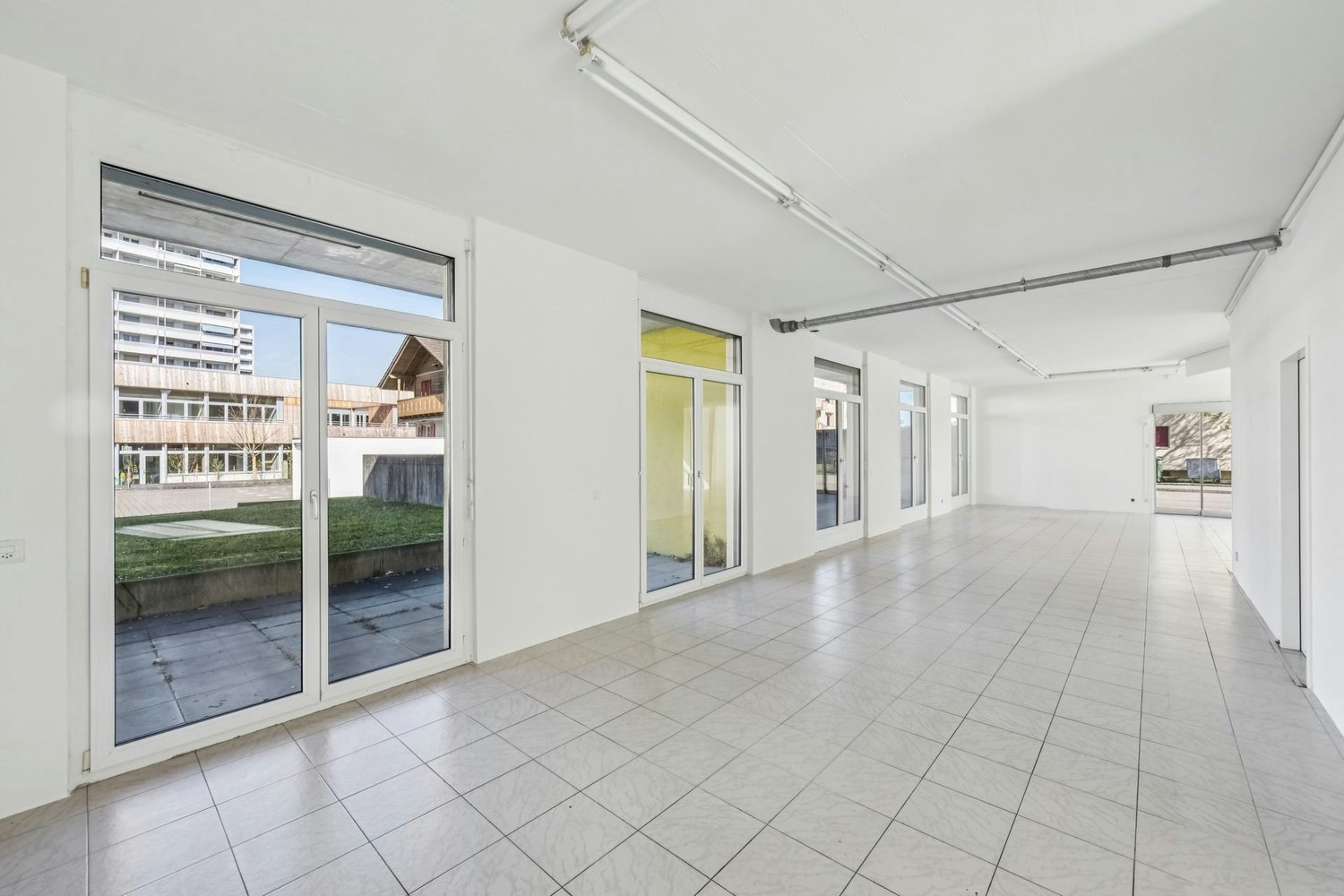 157m² commercial