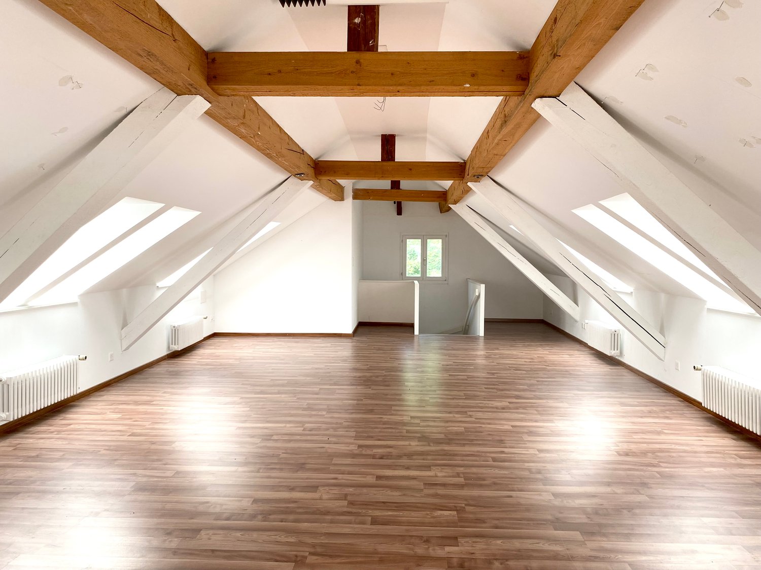 128m² commercial
