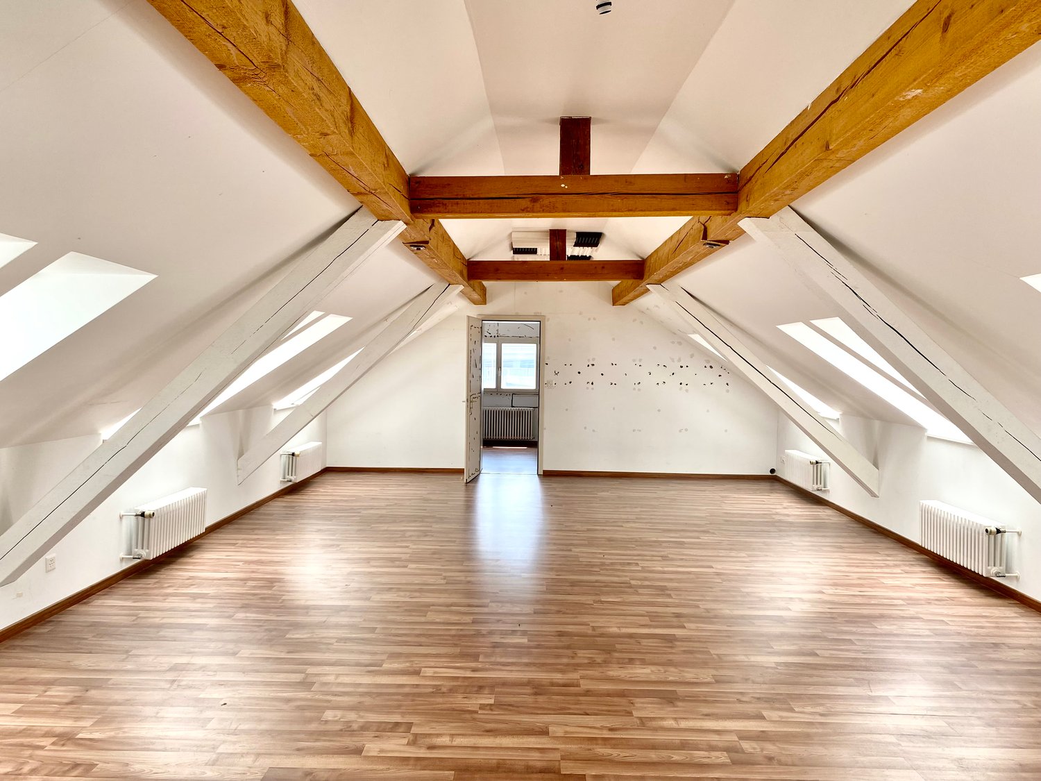 128m² commercial