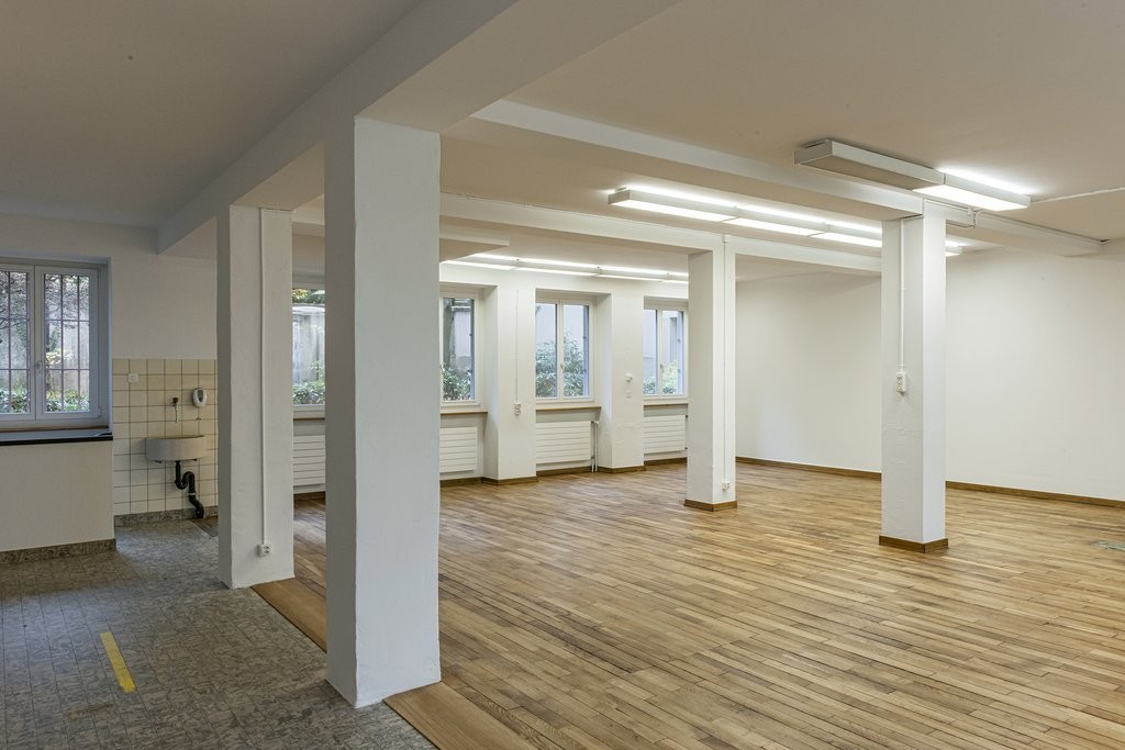 125m² commercial