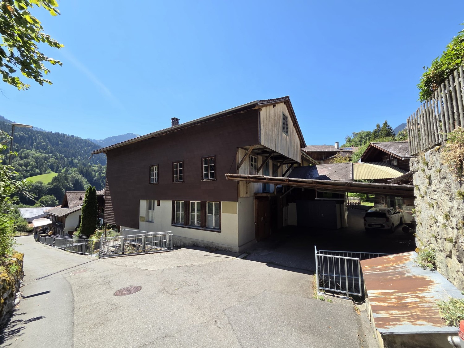 200m² commercial