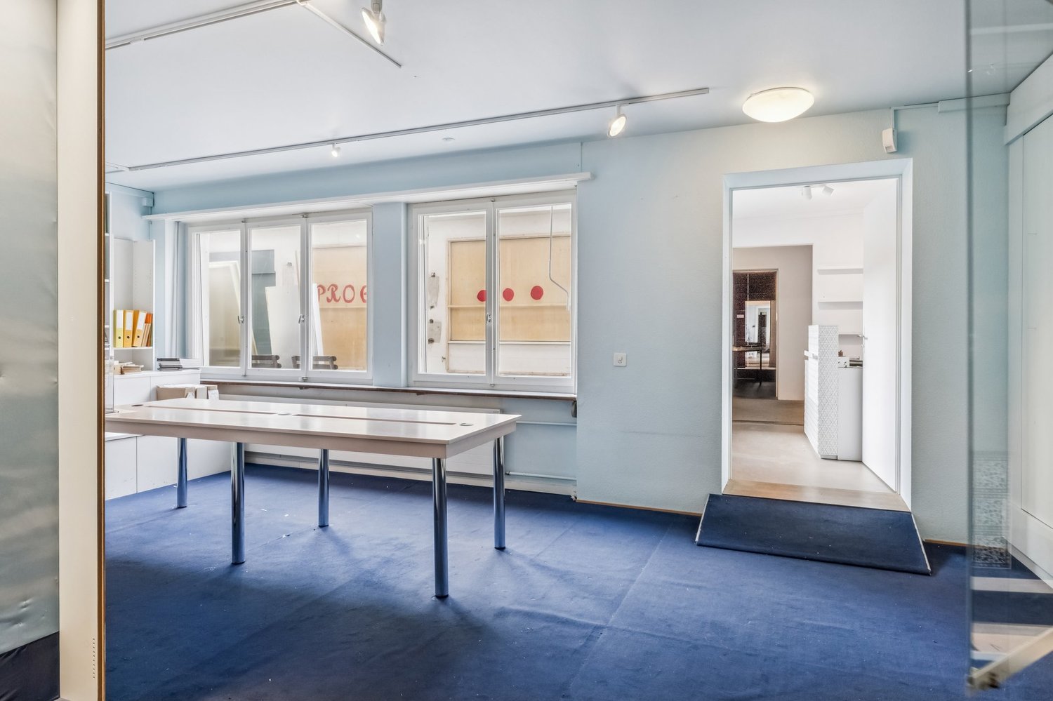 172m² office