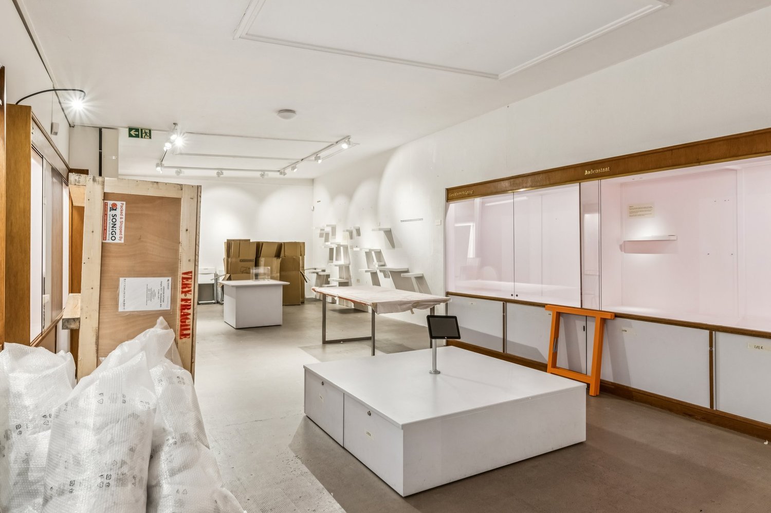 172m² office