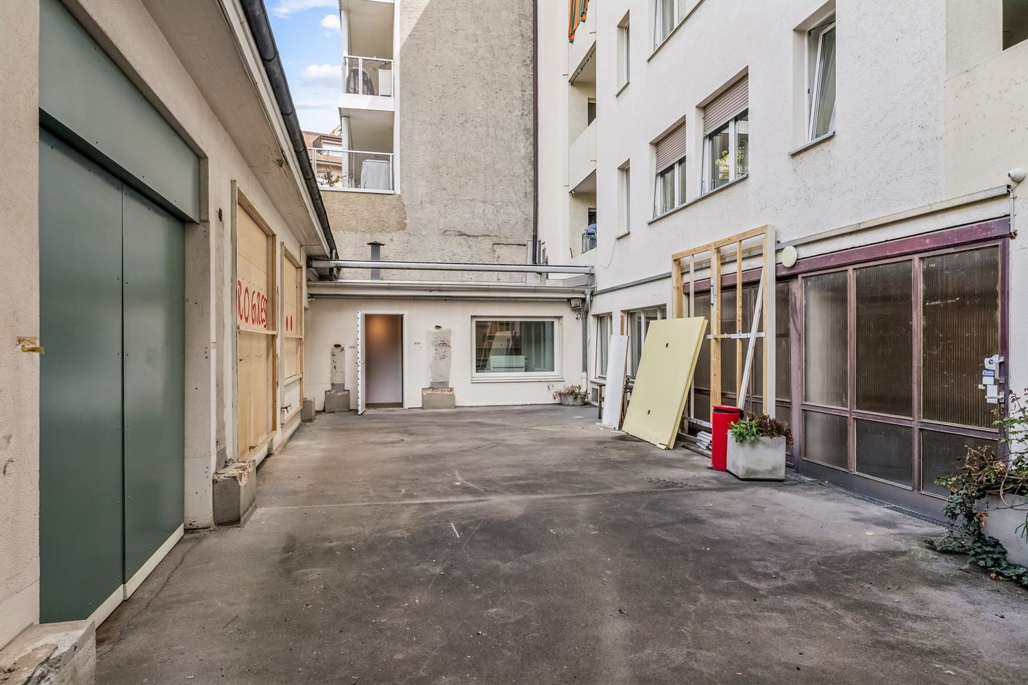 172m² office