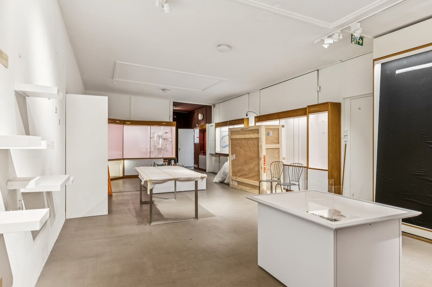 172m² office