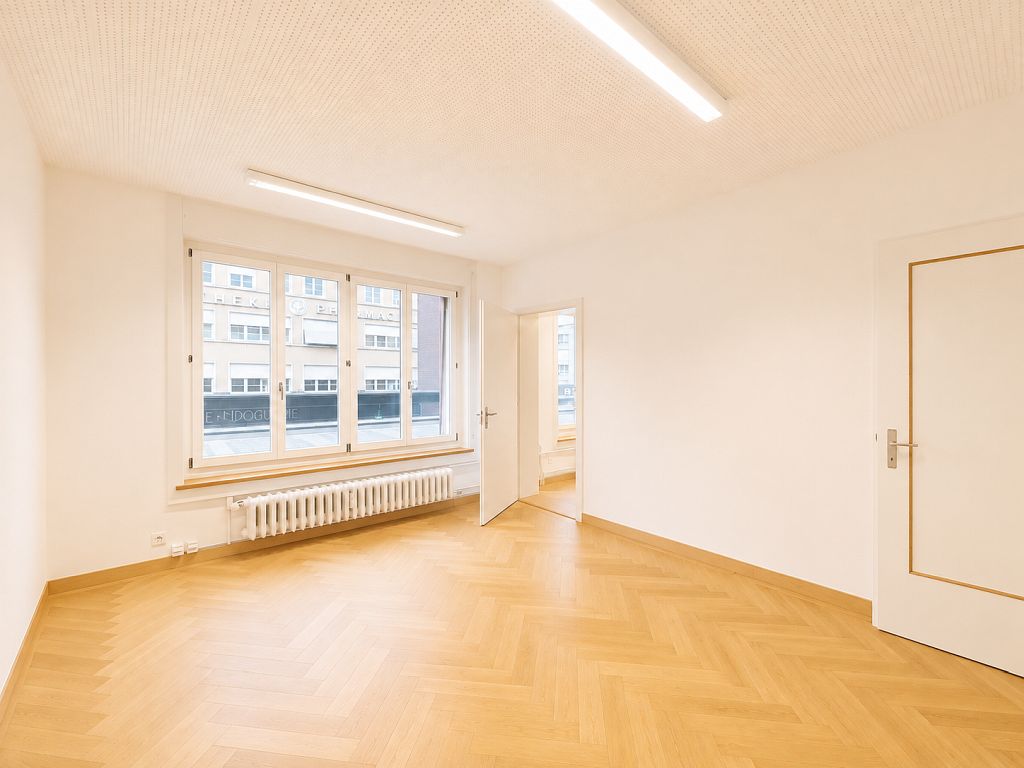 96m² office