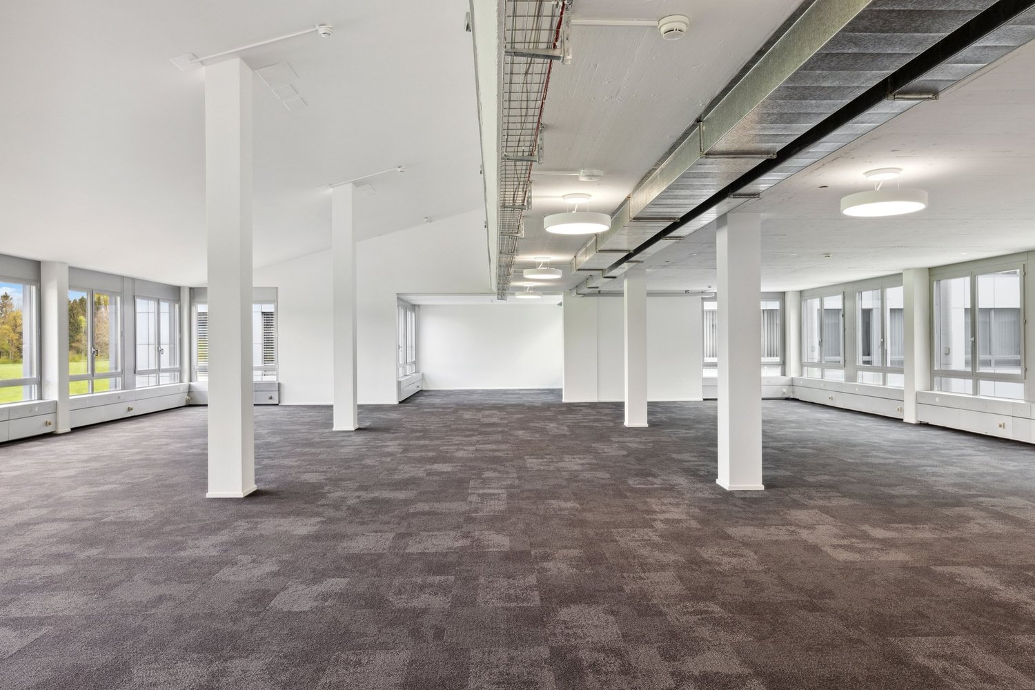 271m² office