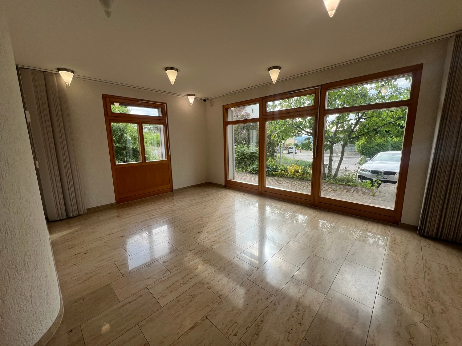 107m² commercial