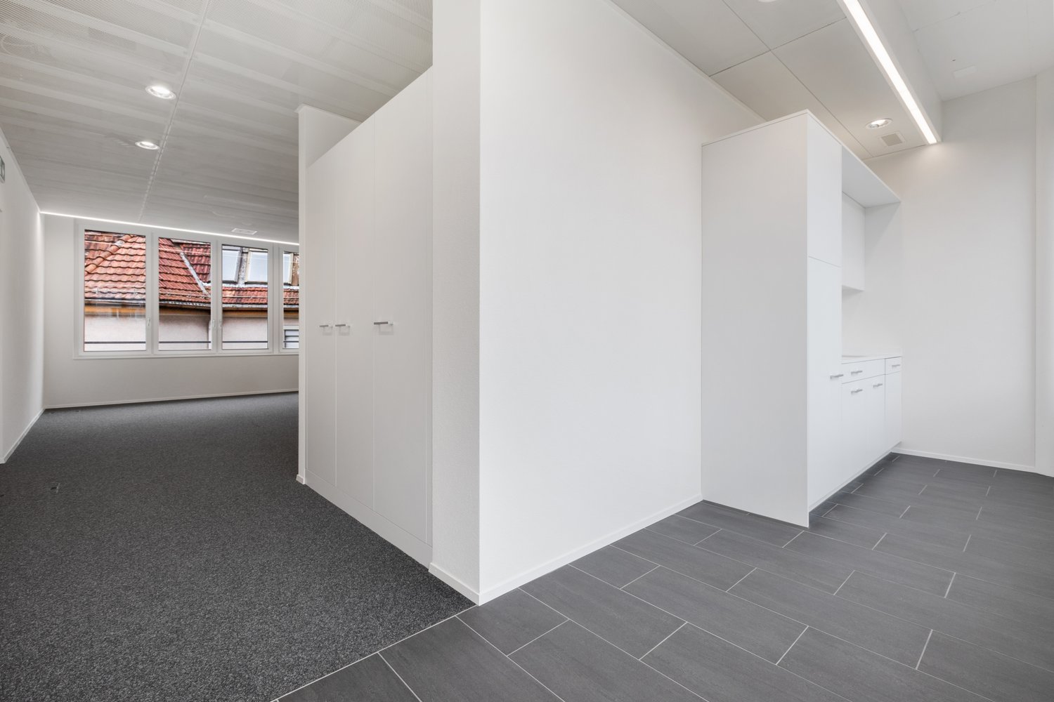 243m² office