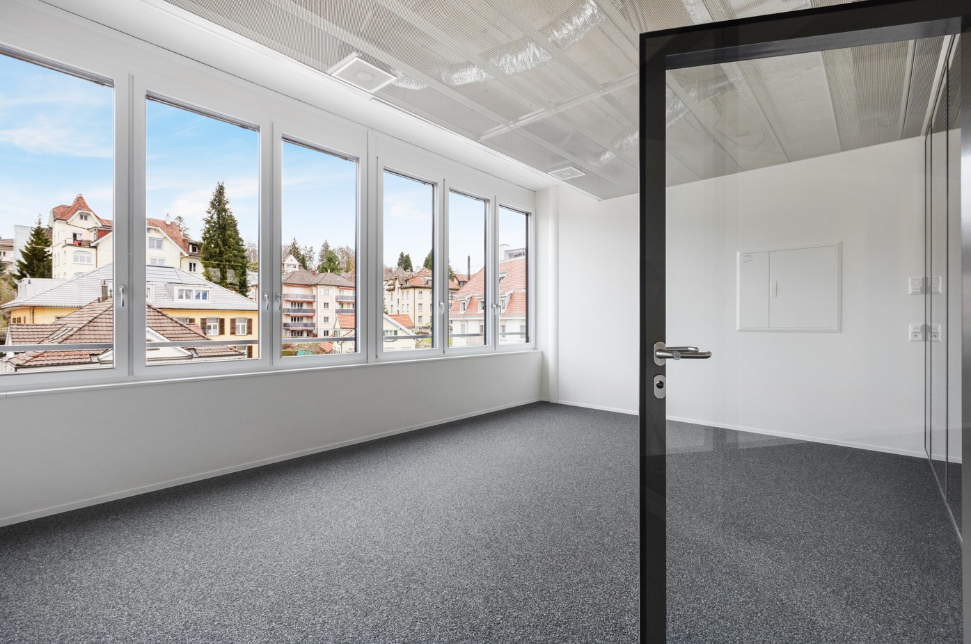 243m² office