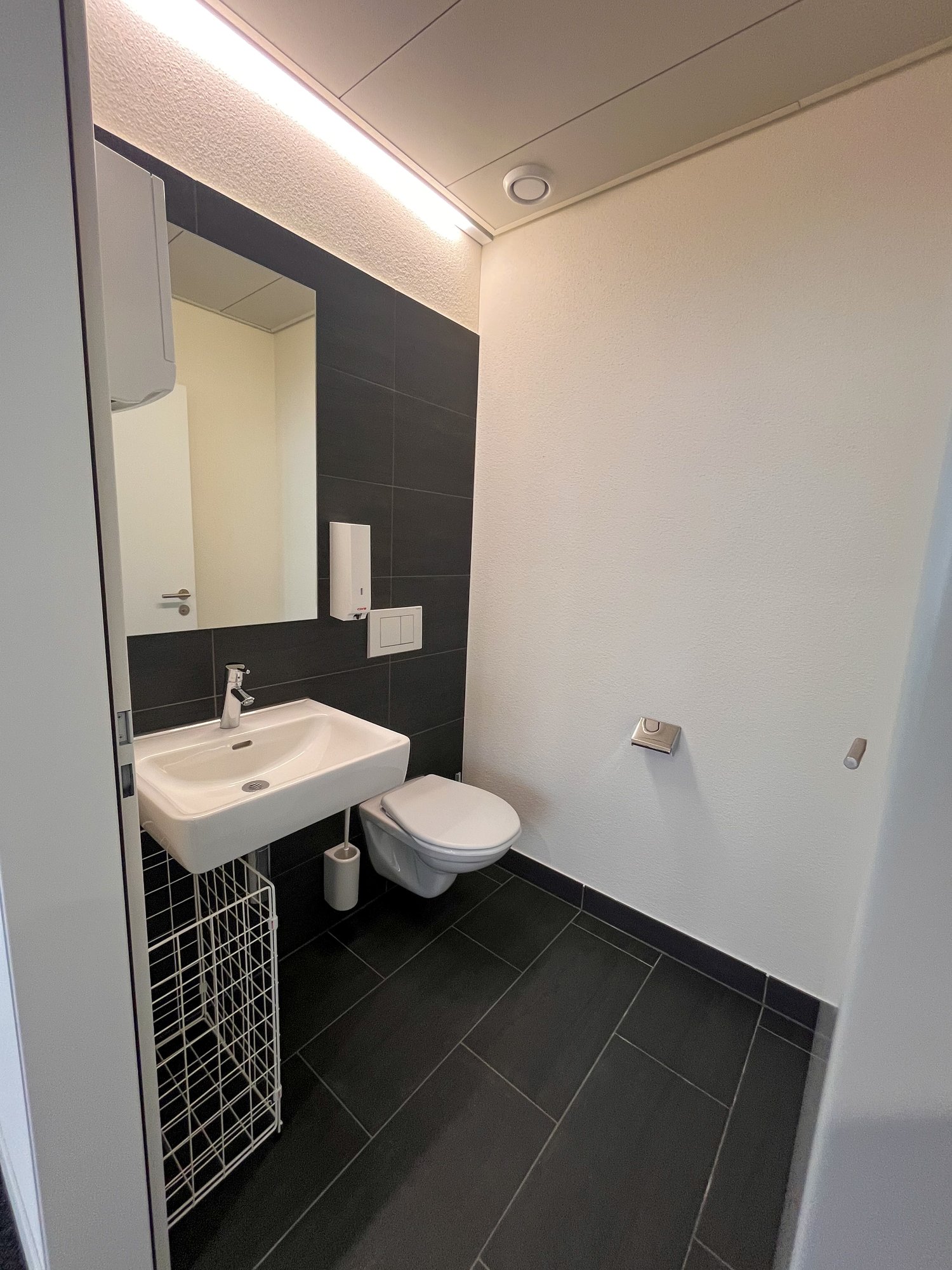 243m² office