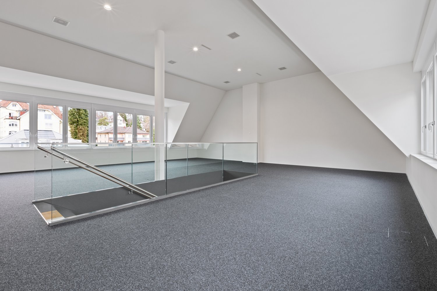 243m² office