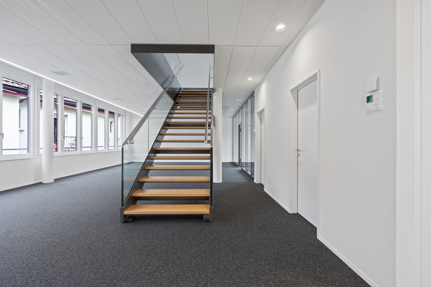 243m² office